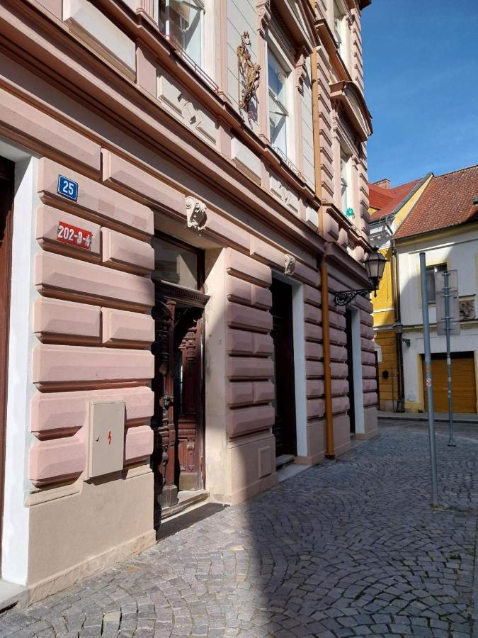Hradec Králové Apartman V Centru Na Velkem Namesti المظهر الخارجي الصورة