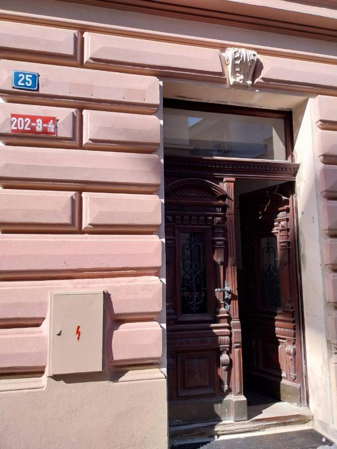 Hradec Králové Apartman V Centru Na Velkem Namesti المظهر الخارجي الصورة